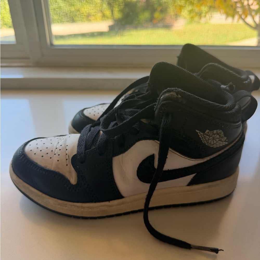 Nike Kids Black and White Sneakers